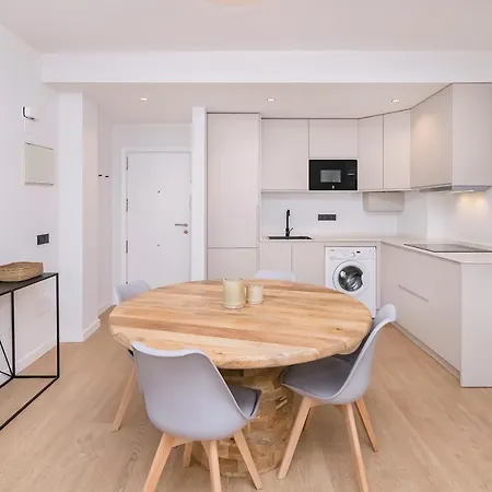 Lovely Ollerias Center Apartment